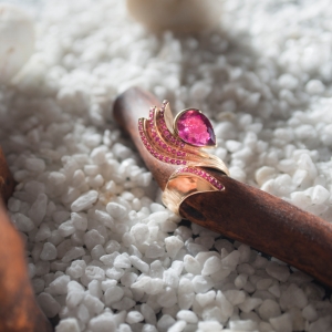 Gold ring with drop pink tourmaline rubellite and rubies
