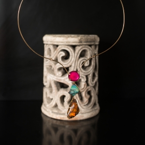 ART.20 - Yellow gold necklace with cabochon ruby, boulder opal with the colors of the Australian blue ocean and dominican amber with ground flavor