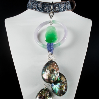 Dog collar in african style and pendant in lavender jade, green jade and 4 shells habalone linked by tantanite faceted and silver